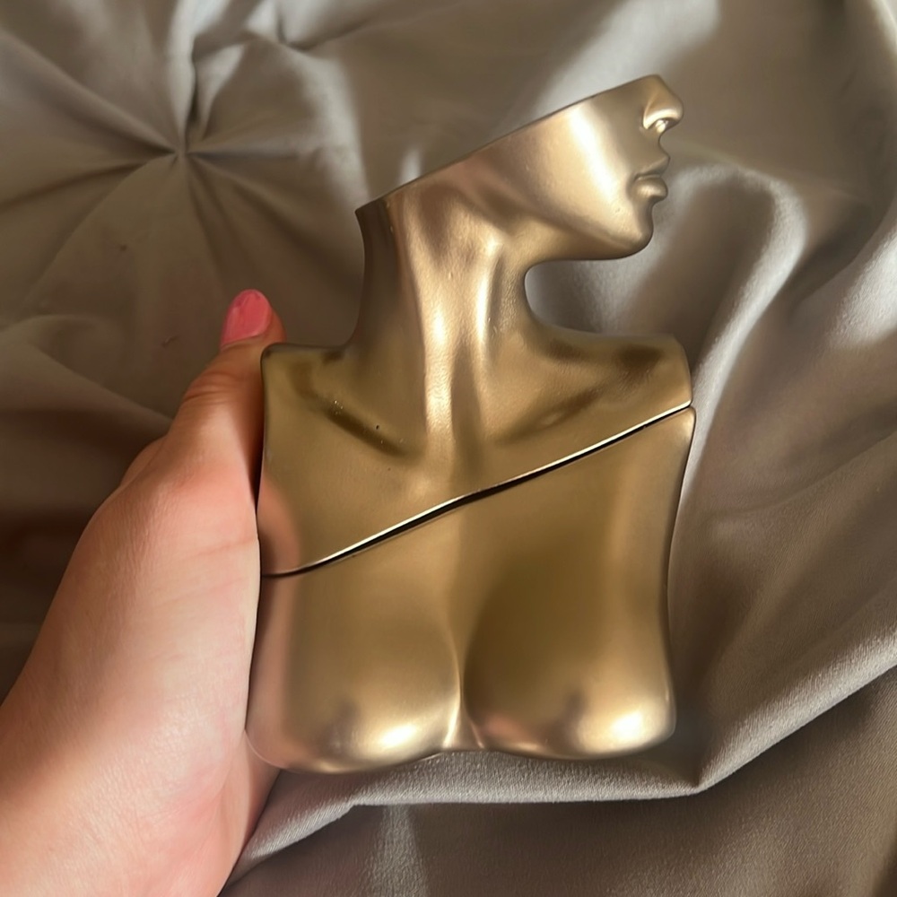 Billie Ellish perfume